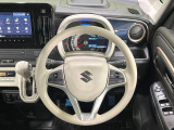 インテリアに合わせたデザインのステアリングは、運転される方のことも考え、運転しやすい形状、大きさです。是非一度、実際に触ってお確かめください。