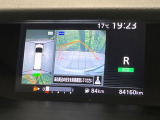 【アラウンドビューモニター】専用のカメラにより、上から見下ろしたような視点で360度クルマの周囲を確認することができます☆死角部分も確認しやすく、狭い場所での切り返しや駐車もスムーズに行えます。