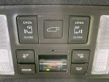 【パワーバックドア】スマートキーや運転席のボタンを押すだけでリアゲートが自動で開閉します!荷物を持っている時や、高い位置にあるバックドアを閉める際に便利な機能です♪