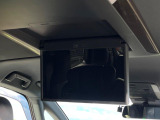 【フリップダウンモニター】大画面モニターで後席でもエンタメをお楽しみいただけます。小さなお子様にも大人気の装備です♪