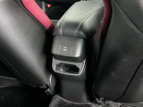 インテリジェントルームミラー付きですので後席に大人が乗ったり大きな荷物を載せて後方確認しずらい時にワンプッシュでカメラへ切り替える事が出来ますので後方を確認が出来ます!
