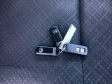お持ちいただくだけでドアロックの開け閉めからエンジン始動までできちゃう賢く便利なスマートキーを装備!もうバッグやポケットからキーを出さなくても大丈夫ですよ