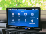FM・AMやテレビ、スマートフォン連携など、音楽や音声を楽しむ選択肢が画面に集約されています。使いたい項目を見つけやすく、気分や利用シーンに合わせて活用できます。