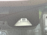 【ホンダセンシング】走行中に前方の車両等を認識し、衝突しそうな時は警報とブレーキで衝突回避と被害軽減をアシスト。より安全にドライブをお楽しみいただけます。