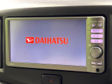【純正ナビ】人気の純正ナビを装備しております。ナビの使いやすさはもちろん、オーディオ機能も充実!キャンプや旅行はもちろん、通勤や買い物など普段のドライブも楽しくなるはず♪