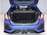 トランク内部を目隠しできるカバー付きですので、荷室の状態を確認しにくくすることでき、防犯性が高まります。