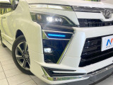 【LEDヘッドライト】悪天候や夜間走行時も良好な視界を確保し安心して運転できる高輝度LEDヘッドライトを装備!点灯速度が早く、消費電力も抑えられています。