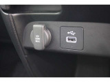 USBオーディオ用ソケットがついていますので携帯電話などを接続すれば音楽等の再生が可能です!