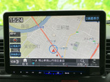 道路や周辺施設が地図上に表示され、現在地を確認しながら目的地までの道のりを把握できます。表示切替や縮尺の選択もでき、日常のお出かけをサポートします。