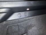 パワーバックドアは荷物の出し入れがしやすい優れもの!スイッチひとつで重たいバックドアが締まります!日用品の大量買い出しにも大活躍!