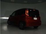 高輝度で点灯速度が速いLEDヘッドライト装備!LEDの明るい光が走行中の視界の確保をサポートして、夜のドライブがより楽しく安全に運転できます♪