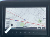 道路や周辺施設が画面に表示され、目的地までのルート確認に活用できます。地図の範囲も見やすく調整でき、慣れない場所へ向かう際にも便利な装備です。