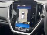 【マルチテレインモニター】車のフロントやサイドのカメラ画像を同時にモニター表示することで、悪路や狭い道を走行時でも周囲の状況確認ができ安心!本格SUVにうれしい装備です♪
