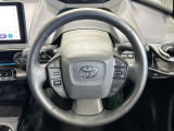 【純正革巻きステアリング】上質な革を使用することで、手にしっかり馴染みとても運転しやすいハンドルです♪