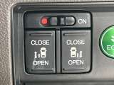 【両側パワースライドドア】スマートキーや運転席のスイッチで後席両側スライドドアの開閉が可能♪電動だから力を入れてドアを開ける必要が無く、小さなお子様でも簡単に開け閉めでき快適です♪