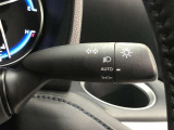 ライトスイッチです。「AUTO」にすると外の明るさに応じてスモールライト・ヘッドライトが自動でON・OFFします。夕暮れ時や屋内駐車場、トンネルなどに便利です。フォグランプもON・OFFできます。