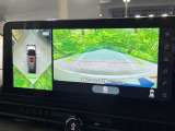 【アラウンドビューモニター】専用のカメラにより、上から見下ろしたような視点で360度クルマの周囲を確認することができます☆死角部分も確認しやすく、狭い場所での切り返しや駐車もスムーズに行えます。