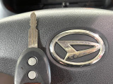 【キーレス】少し離れた場所からでもボタン一つでドアの開錠・施錠ができるのでとっても便利!ドアの鍵穴周りに傷をつけることもありません♪