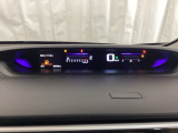 デジタル表示のスピードメーターを大きく配した見やすいメーター部になっています。左側のインフォメーション画面でオドメーターや燃費などの情報を確認できます。