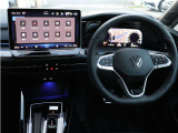 視界が広く、操作性にも優れたコックピット。毎日の運転も快適です。
