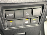 【ステアリングヒーター】冬場に冷たくなりやすい革巻きステアリングを、スイッチ一つで素早く適温に!エアコンよりも早く温まってくれるので、寒い日の運転も快適になりますね♪