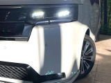 【ダブルファンクションターンランプ付きLEDヘッドライト】人気上昇中のダブルファンクションターンランプを装備!ウィンカーとデイライト&車幅灯を兼用し、特別感のあるエクステリアを演出します。