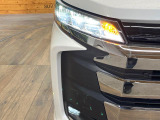 【LEDヘッドライト】悪天候や夜間走行時も良好な視界を確保し安心して運転できる高輝度LEDヘッドライトを装備!点灯速度が早く、消費電力も抑えられています。