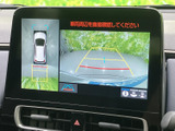 車両周辺の映像と目安となるガイド線を画面で確認でき、駐車時の周囲確認をサポートします。画面表示を参考にしながら、ゆっくり操作いただけます。