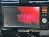 停車中にテレビや映像を視聴でき、休憩時間などの車内で過ごすひとときに活用できます。画面から映像を楽しめるので、移動の合間も気分転換に役立ちます。