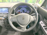 インテリアに合わせたデザインのステアリングは、運転される方のことも考え、運転しやすい形状、大きさです。是非一度、実際に触ってお確かめください。