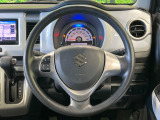 インテリアに合わせたデザインのステアリングは、運転される方のことも考え、運転しやすい形状、大きさです。是非一度、実際に触ってお確かめください。