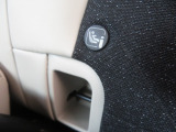 フロントシートバックには大きなポケットが付いてます♪乱雑になりがちな荷物類をスッキリ収納可能です♪