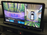 【マルチビューカメラシステム】専用のカメラにより、上から見下ろしたような視点で360度クルマの周囲を確認することができます☆死角部分も確認しやすく、狭い場所での切り返しや駐車もスムーズに行えます。