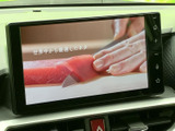 停車中にテレビ映像を視聴でき、待ち時間や休憩のひとときを車内で過ごす際にも便利です。画面いっぱいに映像が表示されるので、気分転換したい場面でもお楽しみいただけます。