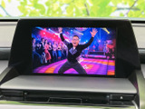 画面いっぱいに番組映像が表示され、停車中にテレビを視聴できます。色鮮やかな映像で車内での待ち時間を過ごせるのがうれしいポイント。お出かけ先での休憩など、停車している時間の楽しみが広がります。