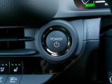 ルーフの運転席側後方にへこみがあります。