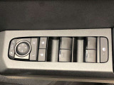 パワーウィンドは今や当たり前の機能ですが、無いと困る機能です。運転席からの操作で、全席の窓を振るオープンにしたり、フルクローズが可能です。