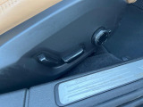 【パワーシート】スイッチ一つで簡単にシート位置の微調整が可能!電動だから力もいりません!自分に最適なシートポジションにセットして、快適なドライブをお楽しみください。