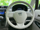 握りやすい形状で、運転席から手元のスイッチ類にも目を向けやすい配置です。前方を見ながら扱いやすく、毎日の通勤やお出かけでも運転に集中しやすい環境を整えています。