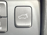 【パワーバックドア】スマートキーや運転席のボタンを押すだけでリアゲートが自動で開閉します!荷物を持っている時や、高い位置にあるバックドアを閉める際に便利な機能です♪