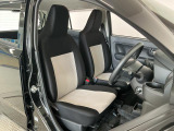 【運転席・助手席】内装ルームクリーニング済みです。しっかり綺麗にしていますので、是非、お確かめください。車に自信があるからこそ、是非一度ご来店頂き内外装も見てもらえると幸いです。
