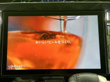 テレビ映像を表示できるモニターを装備しています。停車中の休憩時間などに映像を視聴でき、車内で過ごすひとときの楽しみが広がります。映像や音声の設定も画面から確認できます。