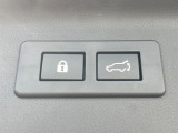 【パワーバックドア】スマートキーや運転席のボタンを押すだけでリアゲートが自動で開閉します!荷物を持っている時や、高い位置にあるバックドアを閉める際に便利な機能です♪