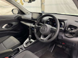 高いホールド性で運転姿勢が安定します。長距離ドライブでも疲れにくいのが魅力です。