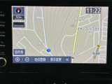 周辺の道路や施設名を地図上で確認でき、目的地周辺の位置関係を把握するのに便利です。地点登録や表示変更も画面から選べるため、行き先に合わせて使い分けられます。
