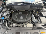 低回転から湧き上がる確かなトルクが、大きな車体をしなやかに、そして力強く前へと進めます。Reliable torque from low speeds pushes the large body forward flexibly and powerfully.
