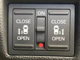 【両側パワースライドドア】スマートキーや運転席のスイッチで後席両側スライドドアの開閉が可能♪電動だから力を入れてドアを開ける必要が無く、小さなお子様でも簡単に開け閉めでき快適です♪