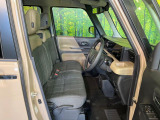 運転席シート廻りは使用感も少なく、良好な状態となっています。丁寧に使われていたことがよくわかりますね。
