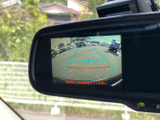 後方の映像に加えてガイドラインも表示され、駐車時に車両後方を確認する際に役立ちます。周囲の状況を画面で把握しやすく、駐車操作をサポートします。