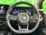 インテリアに合わせたデザインのステアリングは、運転される方のことも考え、運転しやすい形状、大きさです。是非一度、実際に触ってお確かめください。